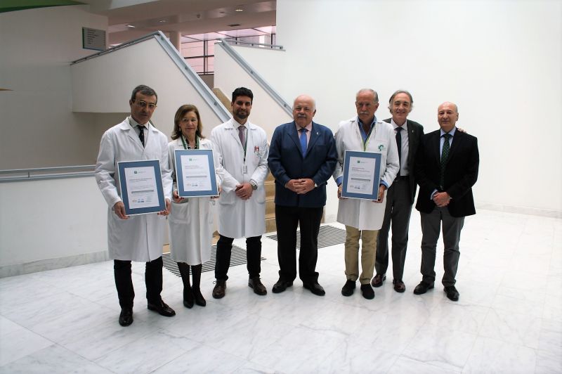 El Consejero de Salud y Familias entrega la certificación ‘excelente’ de la Agencia de Calidad Sanitaria a los Laboratorios del Hospital San Cecilio