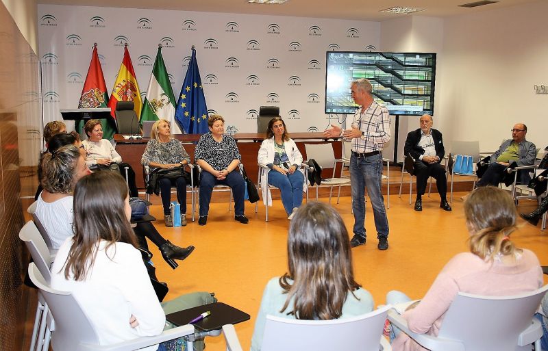 El Hospital San Cecilio y el Distrito Granada-Metropolitano organizan talleres de apoyo con motivo del Día de las Personas Cuidadoras