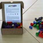 El aula hospitalaria del Clínico San Cecilio recibe la donación de seis unidades del juego educativo ‘Jertoon'