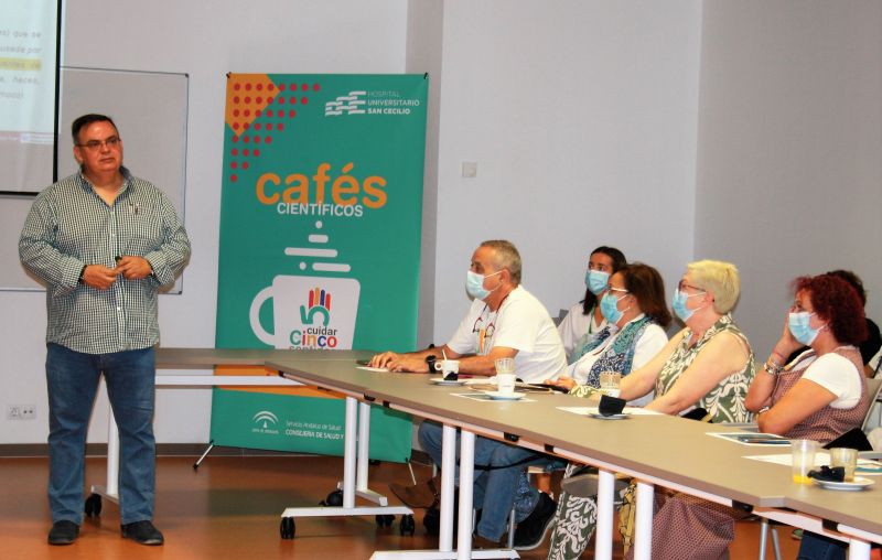 Medio centenar de profesionales del Clínico San Cecilio participan en un nuevo ‘Café científico’