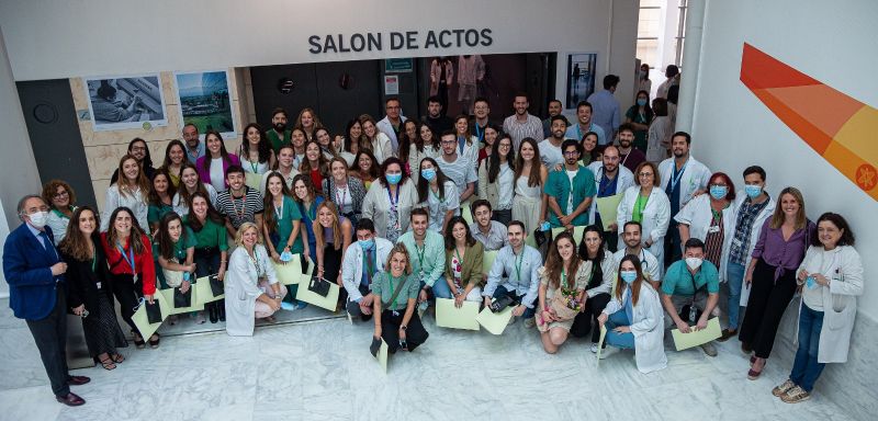 Un total de 74 especialistas residentes concluyen su formación en el Hospital Universitario Clínico San Cecilio