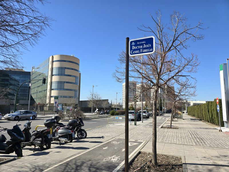 La Avenida de la Investigación cambia su nombre a Avenida Doctor Jesús Candel Fábregas, en recuerdo a este profesional sanitario