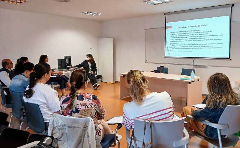 El Clínico San Cecilio forma en educación emocional y apoyo mutuo a familias de niños y niñas con diabetes tipo 1