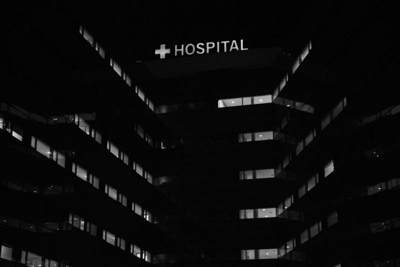 Resolución con adscripciones definitivas de los profesionales que han optado a la convocatoria extraordinaria de Traslados Internos del Hospital Clínico San Cecilio y HAR de Loja.