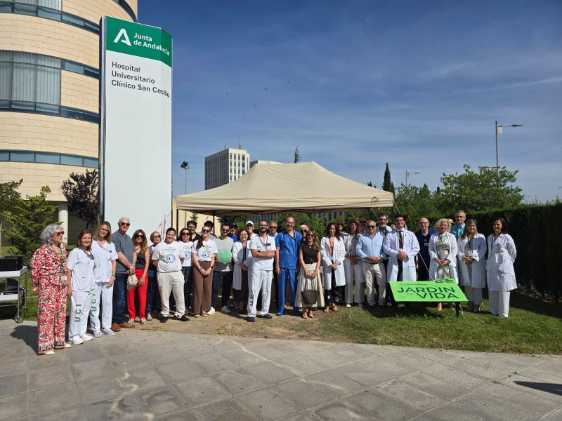 El Clínico San Cecilio amplía su Jardín de Vida con un nogal en homenaje a la donación de órganos