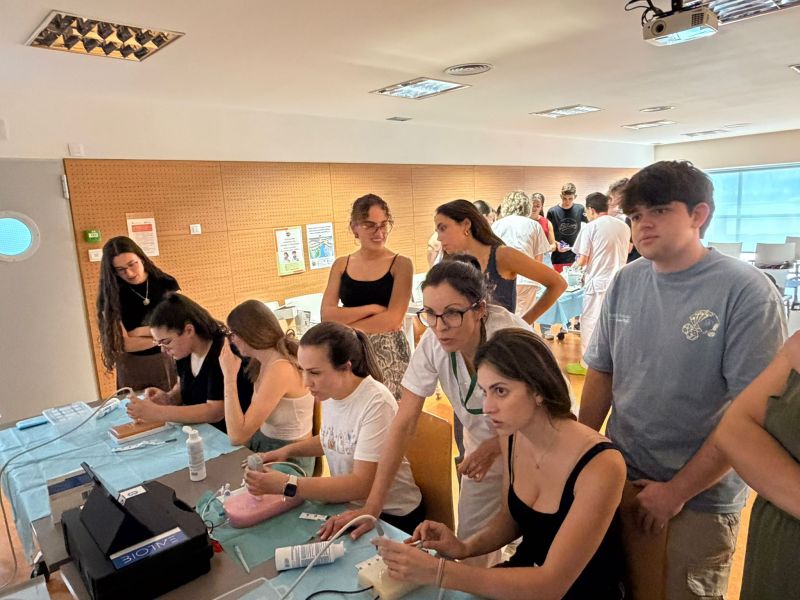 El Clínico San Cecilio forma al alumnado de Enfermería en accesos vasculares y ecografía
