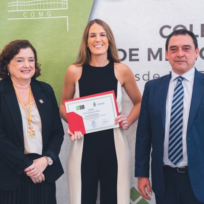Foto acto entrega beca.jpeg